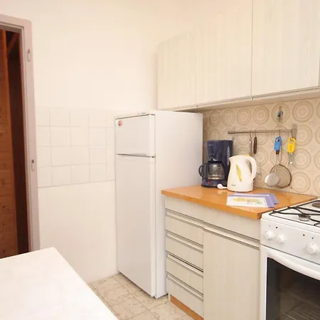 2379a Selce