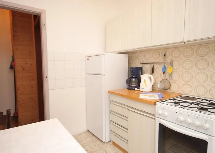 2379a Selce